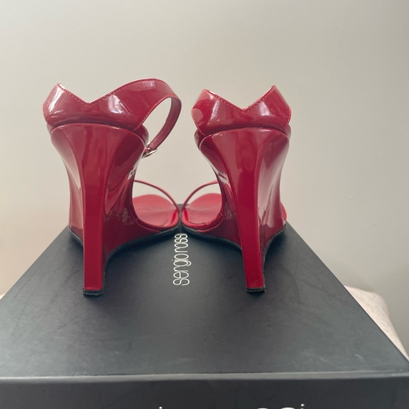 Vintage Sergio Rossi • Authentic
Vernice Burgundy Wedge Sandal - Picture 2 of 3